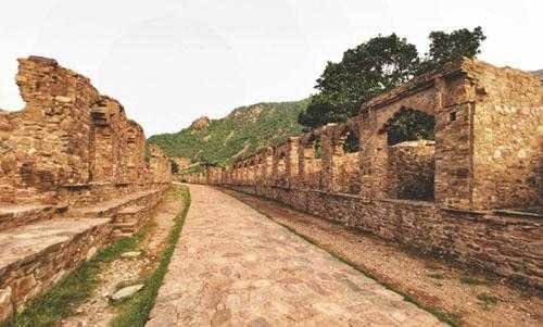 Bhangarh fort :Haunted places in rajasthan