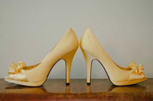 Slip on shoes for women